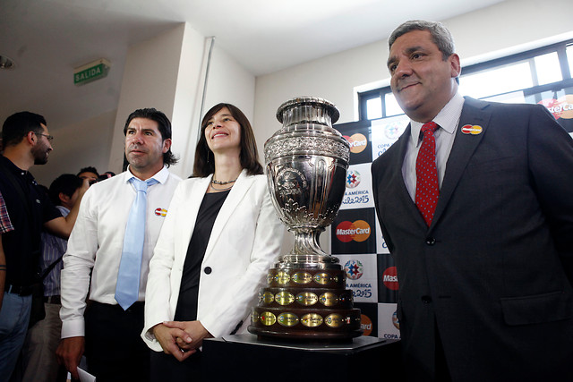 Trofeo de la Copa América fue presentado por Marcelo Salas en el estadio Nacional