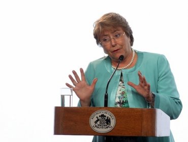 Bachelet dice que el futuro está en el avance de clases medias y vulnerables