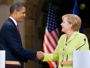 Obama y Merkel respaldan "robusto paquete" internacional financiero a Ucrania