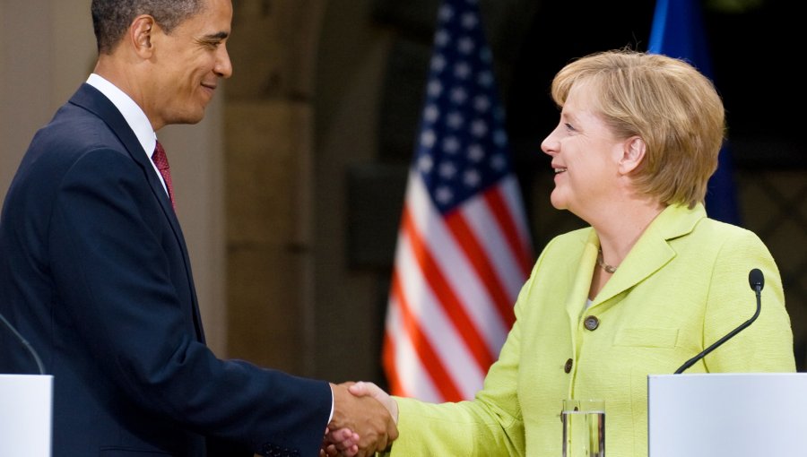 Obama y Merkel respaldan "robusto paquete" internacional financiero a Ucrania