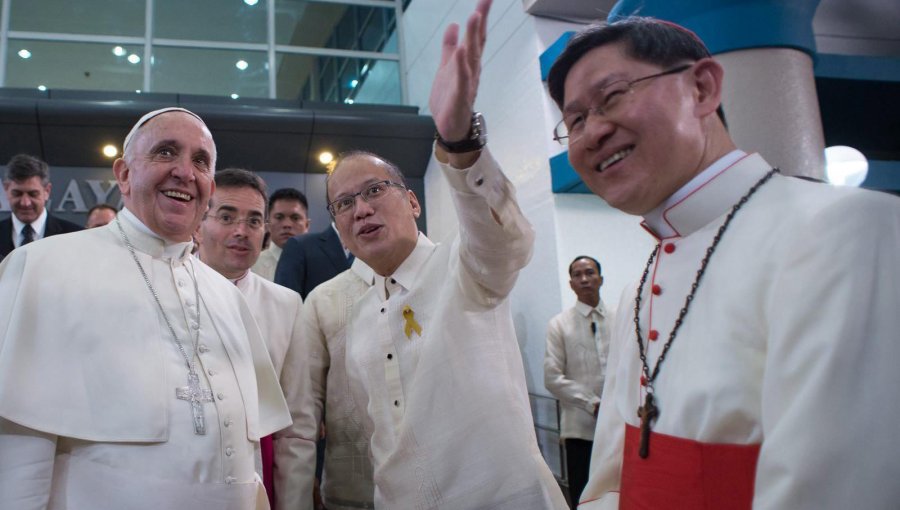 El presidente de Filipinas califica al papa como líder unificador y dedicado