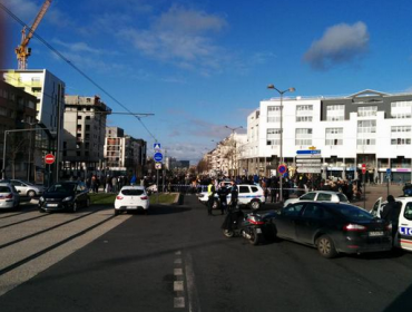 Se entrega a la policía el hombre que retenía a varios rehenes cerca de París