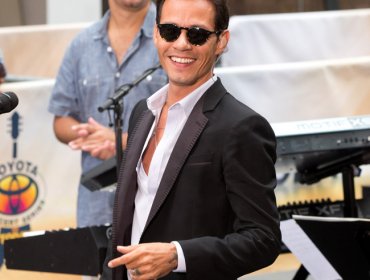 Marc Anthony sabe cómo tratar a las mujeres atractivas