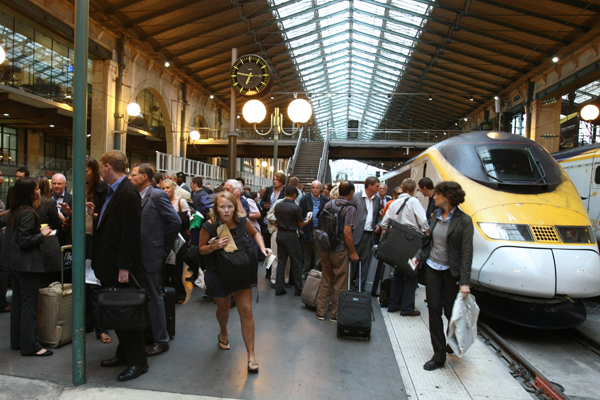 El Eurostar suspende el servicio por un incendio en el túnel del Canal