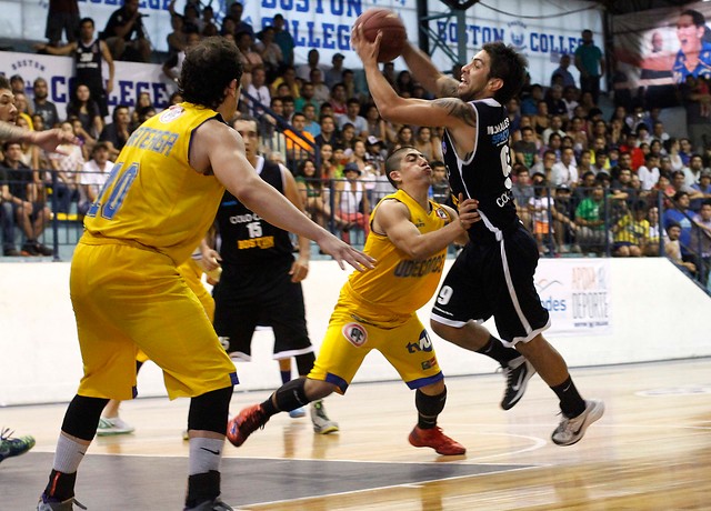 Básquetbol: Colo Colo supera todas las adversidades y está a un paso de la final