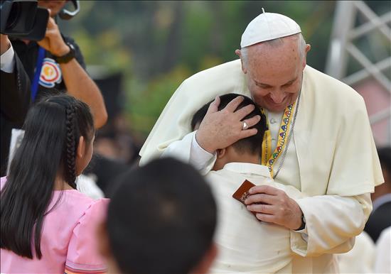El papa: "Al mundo le falta llorar" para ver algunas realidades de la vida