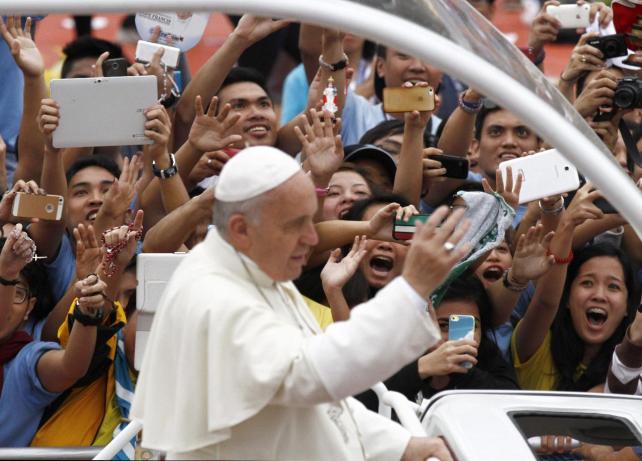 El papa concluyó su viaje a Filipinas celebrando misa ante millones de fieles