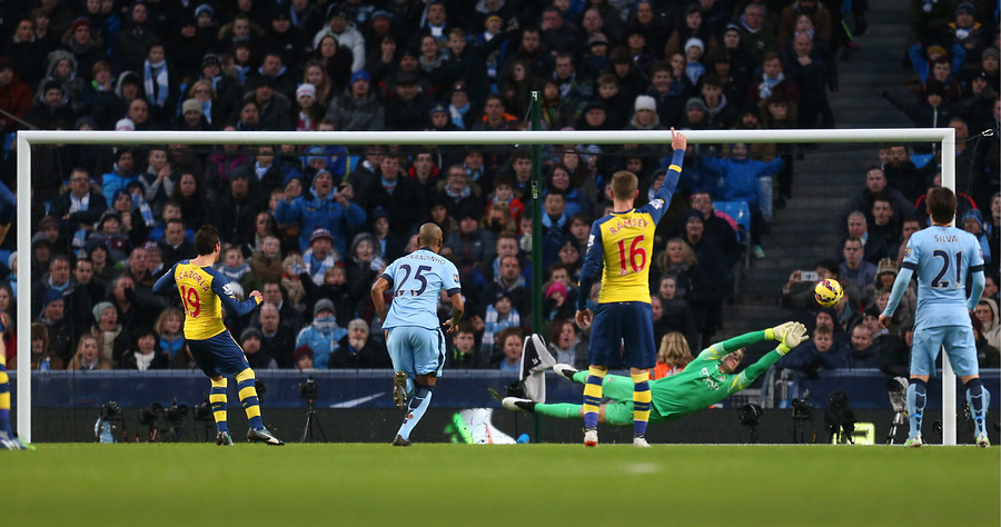 Arsenal de Sánchez propinó duro golpe al City de Pellegrini: Ganó 2-0 de visita