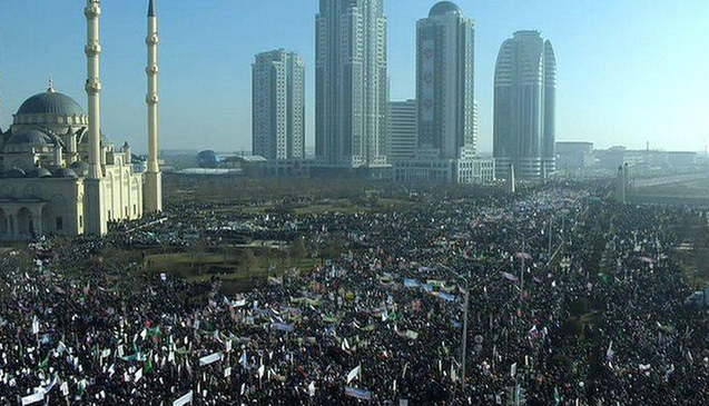 Multitudinaria manifestación se realizó en Chechenia en contra de "Charlie Hebdo"