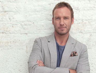 Martín Cárcamo se luce con su polola