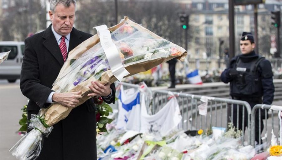 Alcalde de Nueva York homenajea en París a las víctimas de los atentados