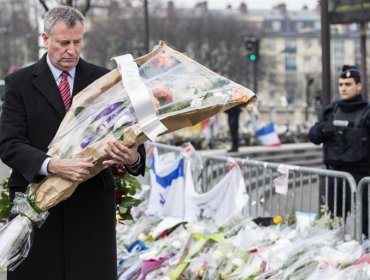 Alcalde de Nueva York homenajea en París a las víctimas de los atentados