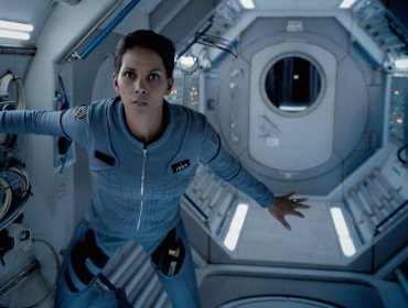 Halle Berry experimentó la ingravidez para preparar su papel de astronauta
