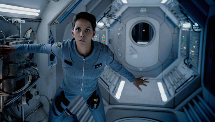 Halle Berry experimentó la ingravidez para preparar su papel de astronauta