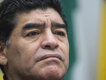 Maradona causa polémica por foto vestido de travesti para revista "As"