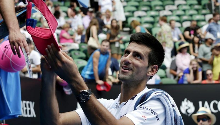 Abierto de Australia: Djokovic sigue firme y Wawrinka sufre para avanzar