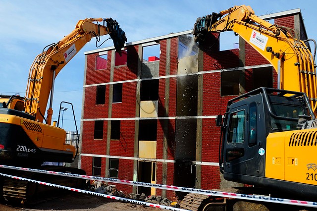 Inician trabajos de demolición en población Las Dunas I de Iquique