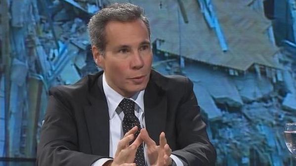 Prohíben salir del país al hombre que dio arma a Nisman al no lograr ubicarlo