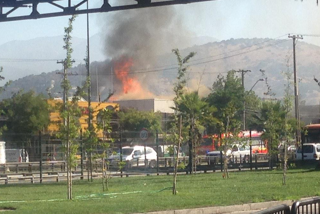 Gran incendio afectó a local comercial en Av.Kennedy con las Tranqueras