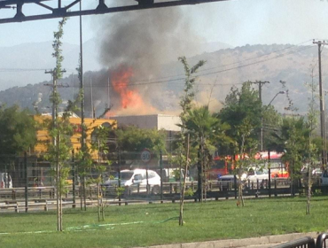 Gran incendio afectó a local comercial en Av.Kennedy con las Tranqueras