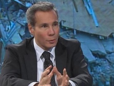 Prohíben salir del país al hombre que dio arma a Nisman al no lograr ubicarlo