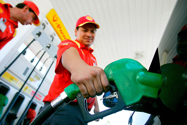 Distribuidores de combustibles acusan que el Fisco “mete la mano a los bolsillos del usuario”