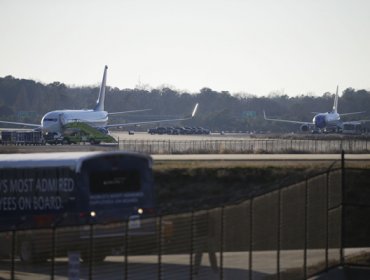 Aviones de EEUU acompañados por jets de combate tras amenazas