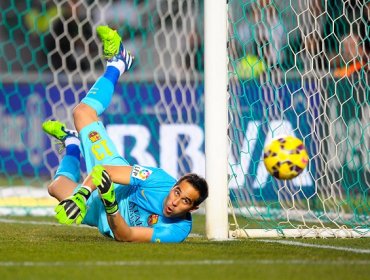 Claudio Bravo brindó seguridad en goleada del FC Barcelona al Elche de Roco