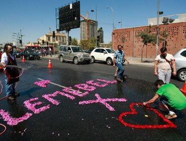 Miles de personas despidieron al escritor Pedro Lemebel