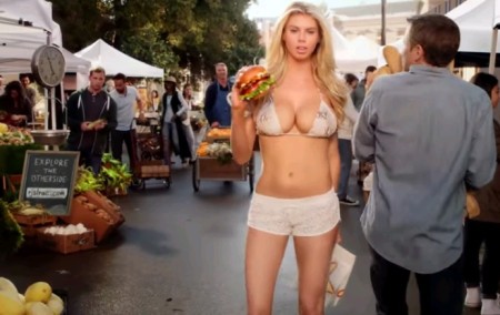 Video: Esta es la forma más sensual de promocionar una hamburguesa natural