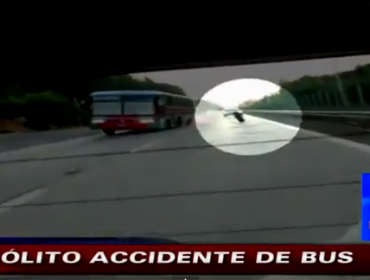 Familia grabó momento en que rueda se desprendió de un bus que iba directo hacia ellos