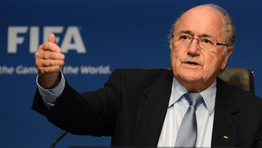 Blatter invita a la UEFA a participar en "batalla por presidencia de la FIFA"