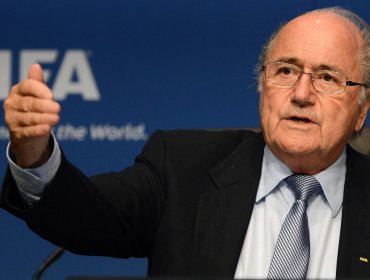 Blatter invita a la UEFA a participar en "batalla por presidencia de la FIFA"