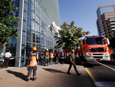 Hombre amenaza con lanzarse desde el piso 14 de edificio de Las Condes