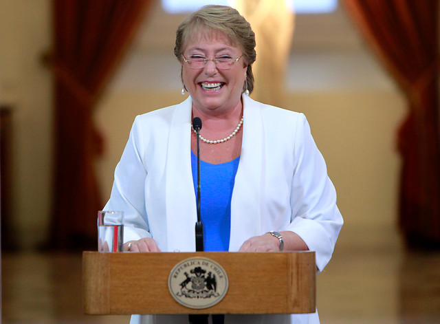 Bachelet dice estar contenta con Reforma Educacional: Es un inicio para avanzar en calidad