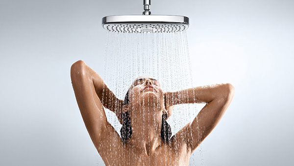 5 peligros de ducharse en exceso