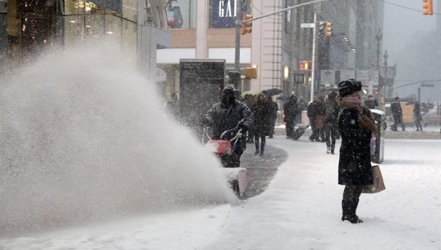 Histórica tormenta de nieve deja paralizada Nueva York