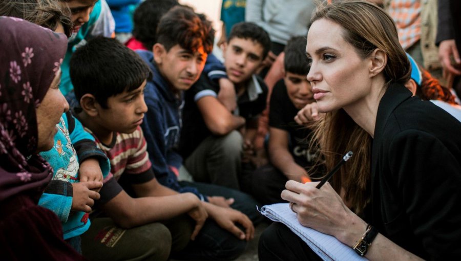 La emotiva columna en que Angelina Jolie pide ayuda para los refugiados en Siria e Irak