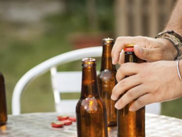 21 formas alternativas de destapar una cerveza que querrás intentar