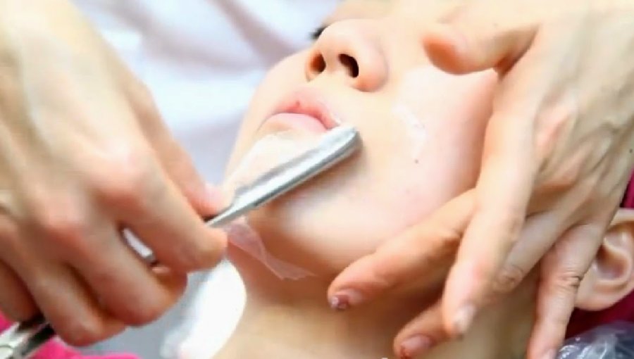 Averigua por qué las japonesas se afeitan toda la cara