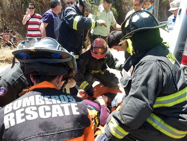 Auto cae por barranco desde Agua Santa en Viña del Mar