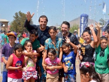 Intendente Orrego inauguró juegos de agua en Bajos de Mena: "No tienen nada que envidiarles a los de Vitacura"