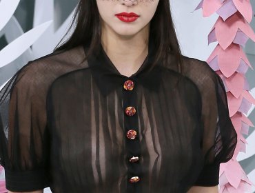 Kendall Jenner sorprende mostrando sus pezones en desfile de moda