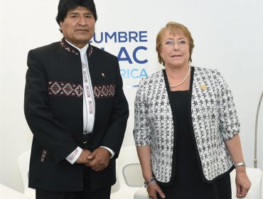 Bachelet y Morales se reúnen en cumbre CELAC sin abordar demanda marítima