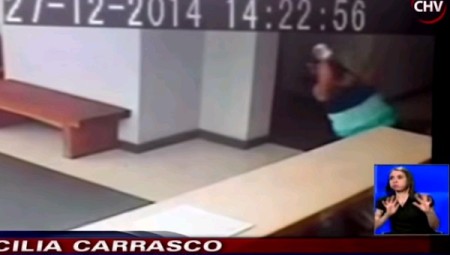 Video paranormal: Chilena acusa que un fantasma la empujó al piso y le fracturó la cabeza