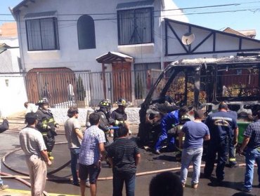 Microbús se incendió en pleno recorrido por Viña del Mar