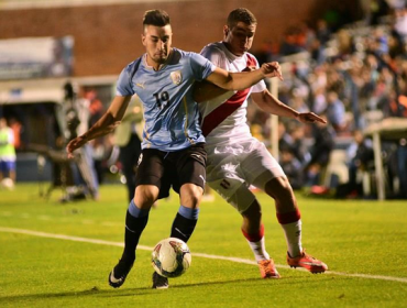 Uruguay vence a Perú por 3-1 y también llega a la punta del Hexagonal