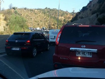 Dos accidentes de tránsito generaron gran congestión en la Ruta Las Palmas en dirección a Viña del Mar