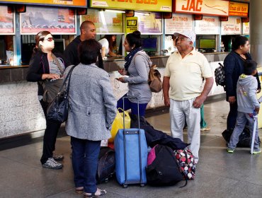 Fiscalizan recambio de veraneantes en terminal de buses de Santiago