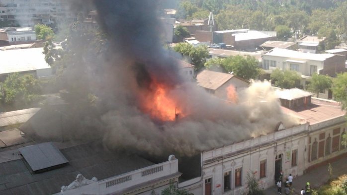 Incendio en casona de Avenida España es controlado por bomberos